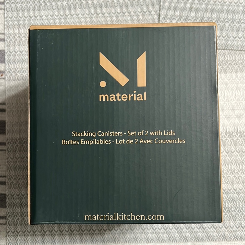 The material glass canisters